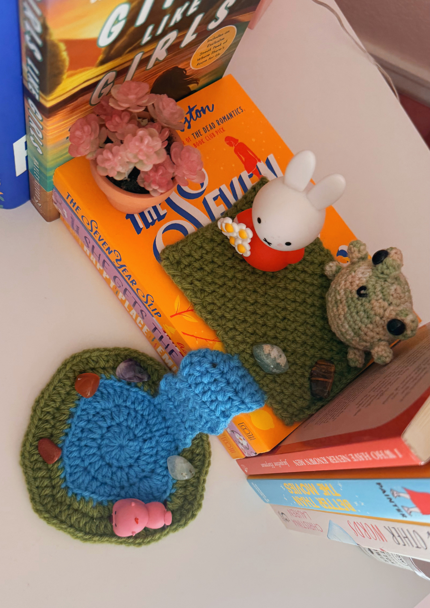 Book Nook Display Crochet Pattern